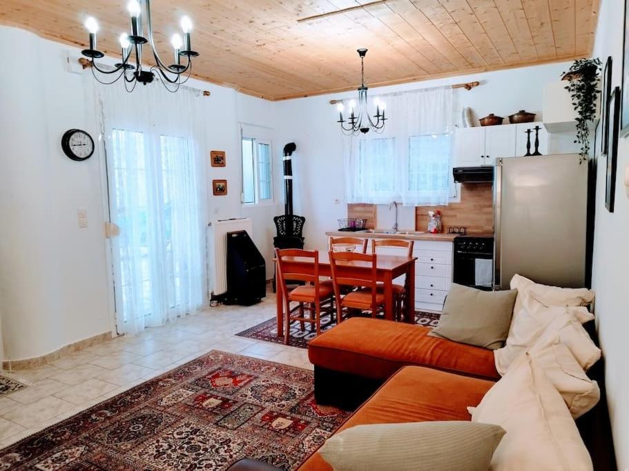 Cozy Cottage For 4 Lávdhas Екстериор снимка