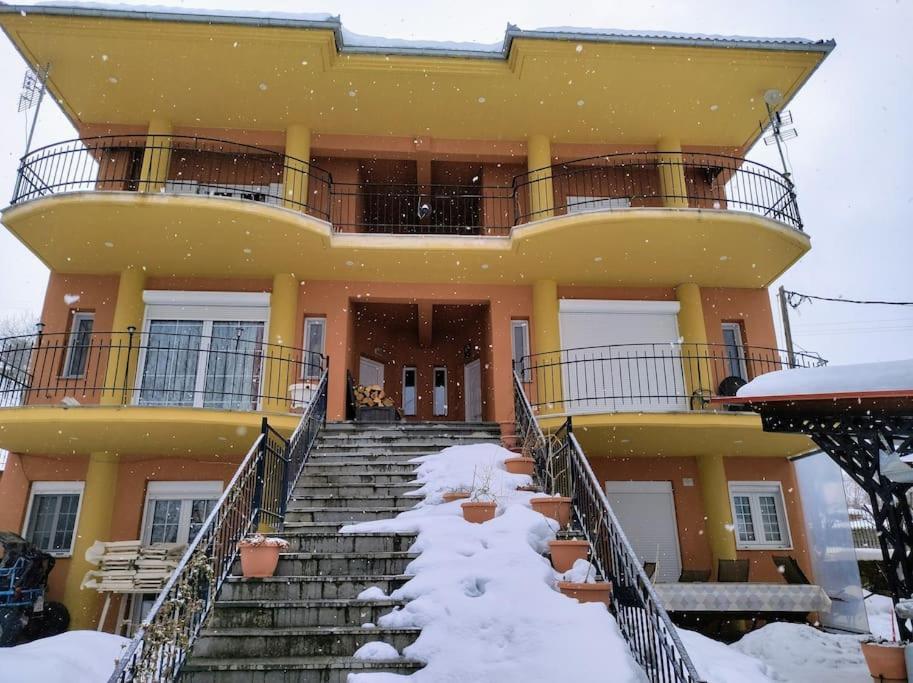 Cozy Cottage For 4 Lávdhas Екстериор снимка