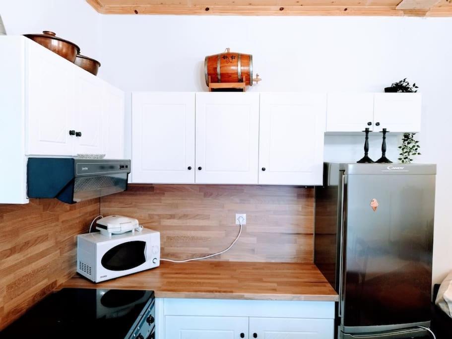 Cozy Cottage For 4 Lávdhas Екстериор снимка